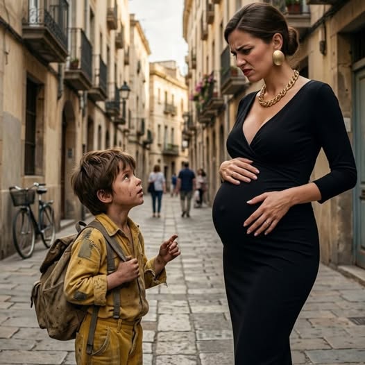 Van egy fiú, aki gyakran elhalad az utcánkban, és valahányszor meglát, a terhességemre mutat, és csak ennyit mond: „Kígyót hordozol! Vess véget ennek a terhességnek! Ne hozd a világra!”